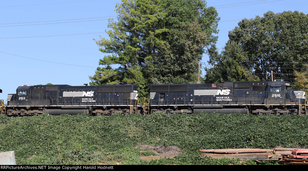 NS 2516 & 2513 at the north end of Glenwood Yard